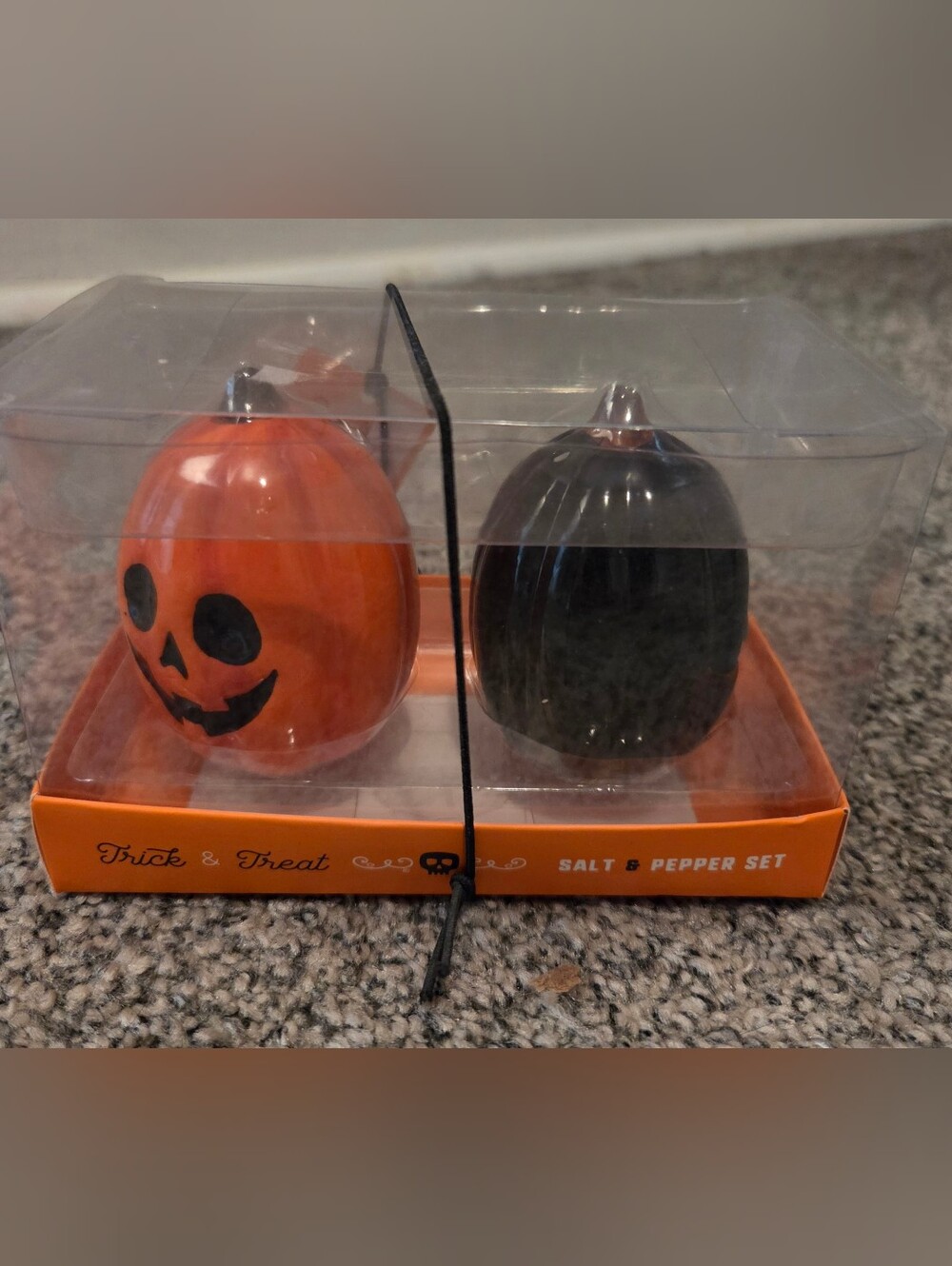 Halloween Pumpkin Salt & Pepper Shaker Set - Orange and Black